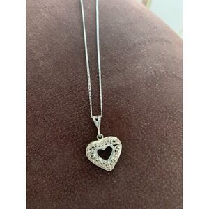 SILVER CUT OPEN FILIGREE DESIGN HEART PENDANT CHAIN NECKLACE Sterling Silver 385